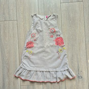 Robe grise fine en velour très fine maille . Fille 5 ans. Marque Orchestra 