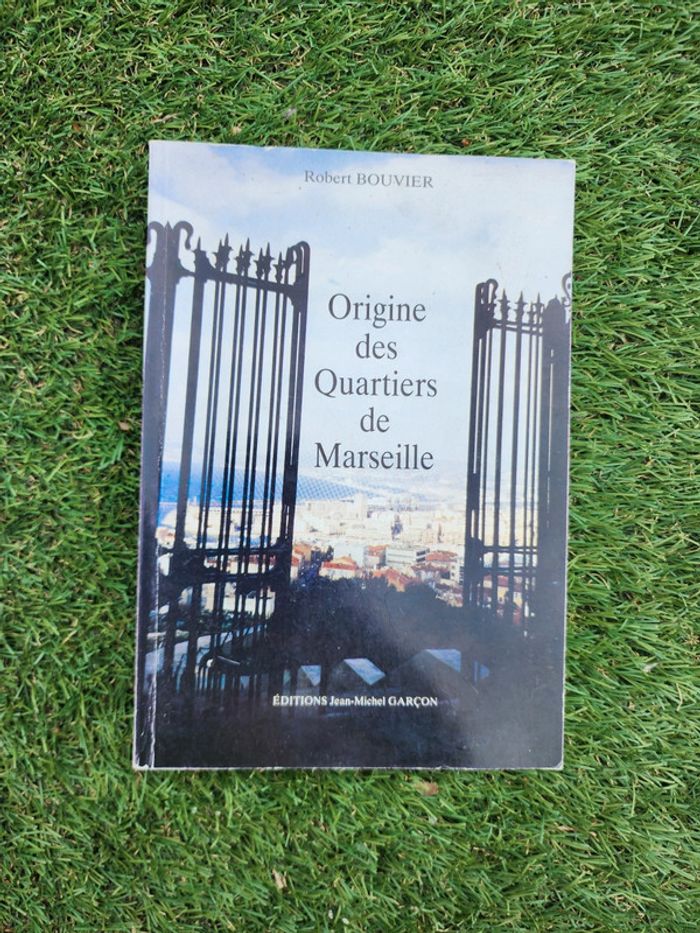Livre Origine des quartiers de Marseille Robert Bouvier