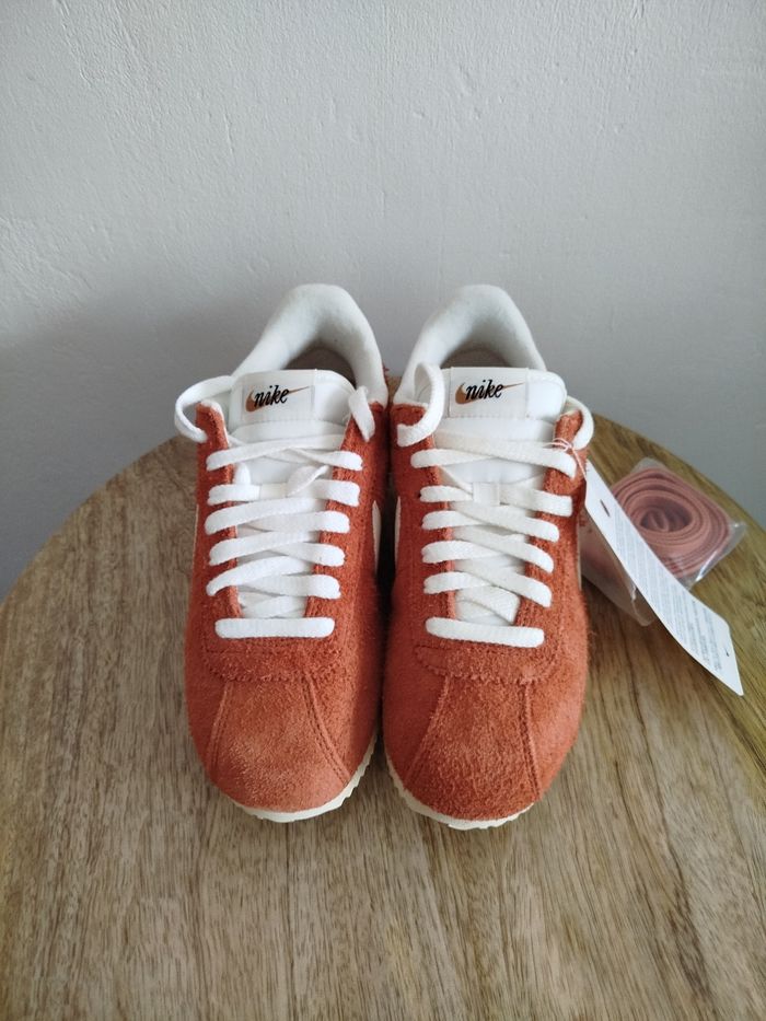 Baskets Nike T 36,5 - photo numéro 5