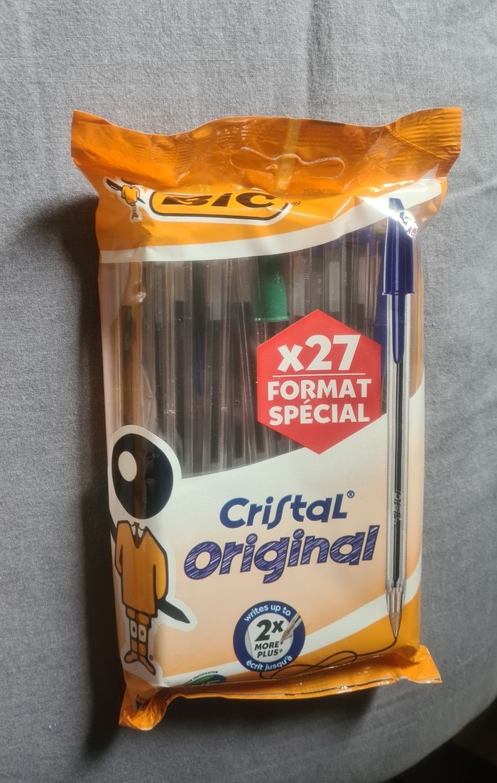 Lot de 27 stylos bic cristal original NEUFS