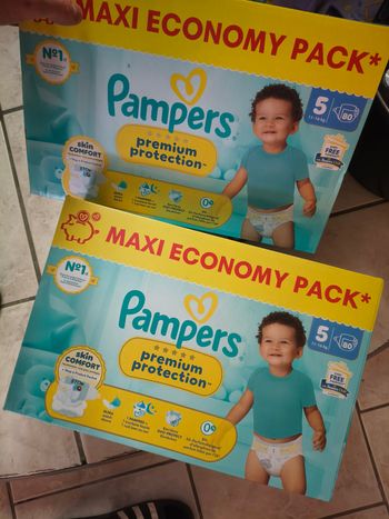 Lot de 2 maxi economy pack Pampers premium protection taille 5 neufs jamais déballés 