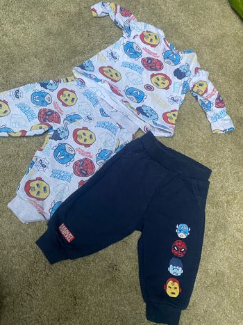 Lot de vêtements marvel