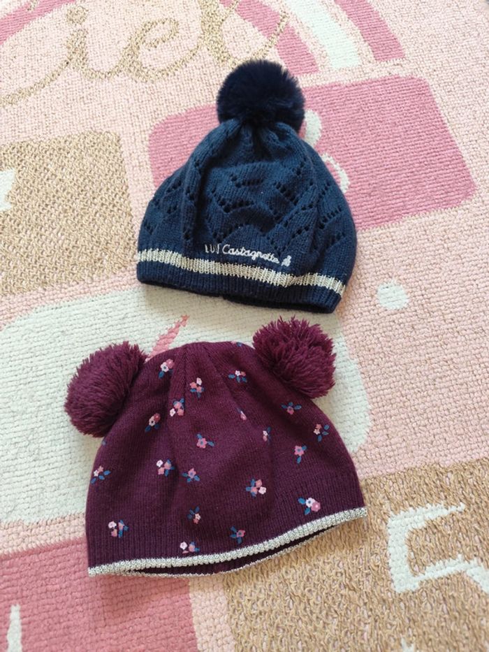 Lot 2 bonnets