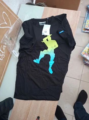 Tee shirt Fortnite taille xxl neuf avec étiquette