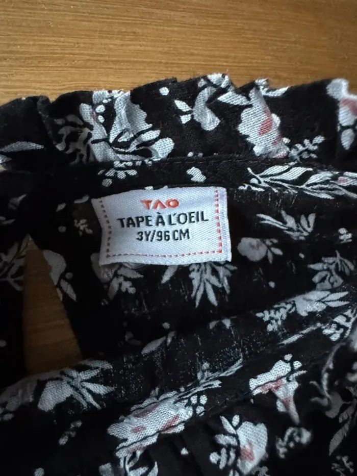 Robe ML fluide fond noir et petites fleurs blanches - Taille 4 Ans - photo numéro 3