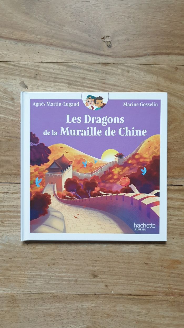 Livre enfant Hachette Jeunesse sur le thème du monde "les dragons de la muraille de Chine "