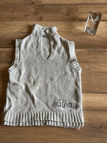 Je vend un haut sans manches garçon enfant taille 4 ans