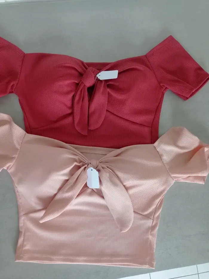 Magnifique lot de crop top court avec noeuds rose clair et vieux