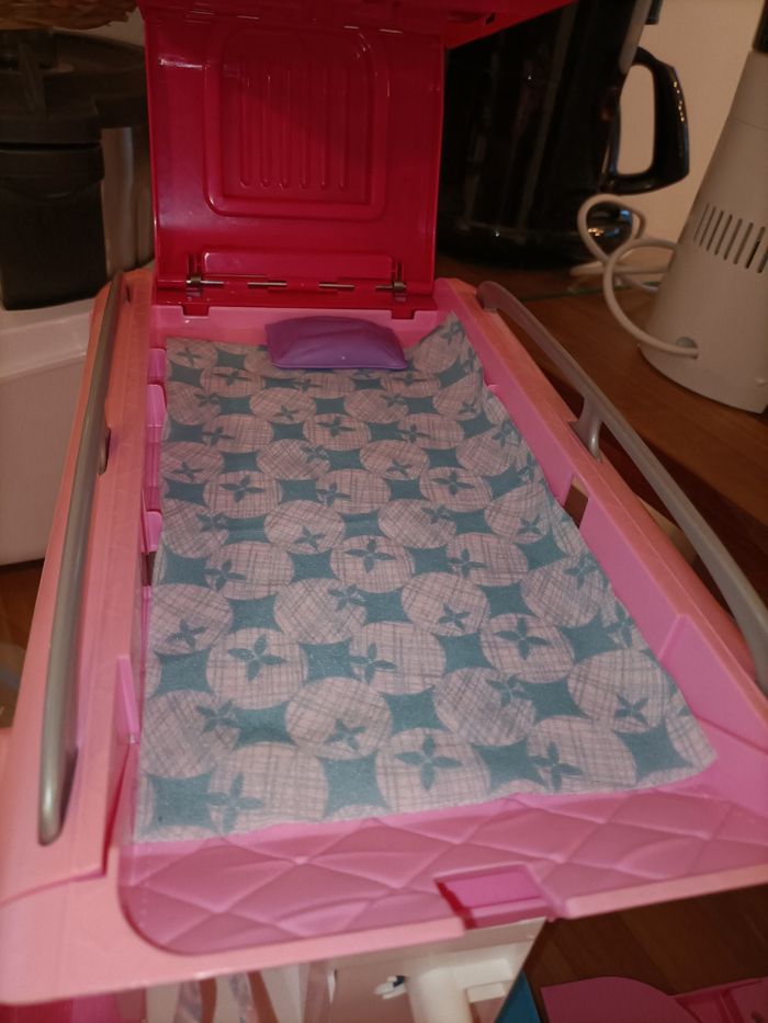 Camping car XXL rose et saumon  + 1 barbie + 1 dauphin+ 1 chien + accessoires - photo numéro 6