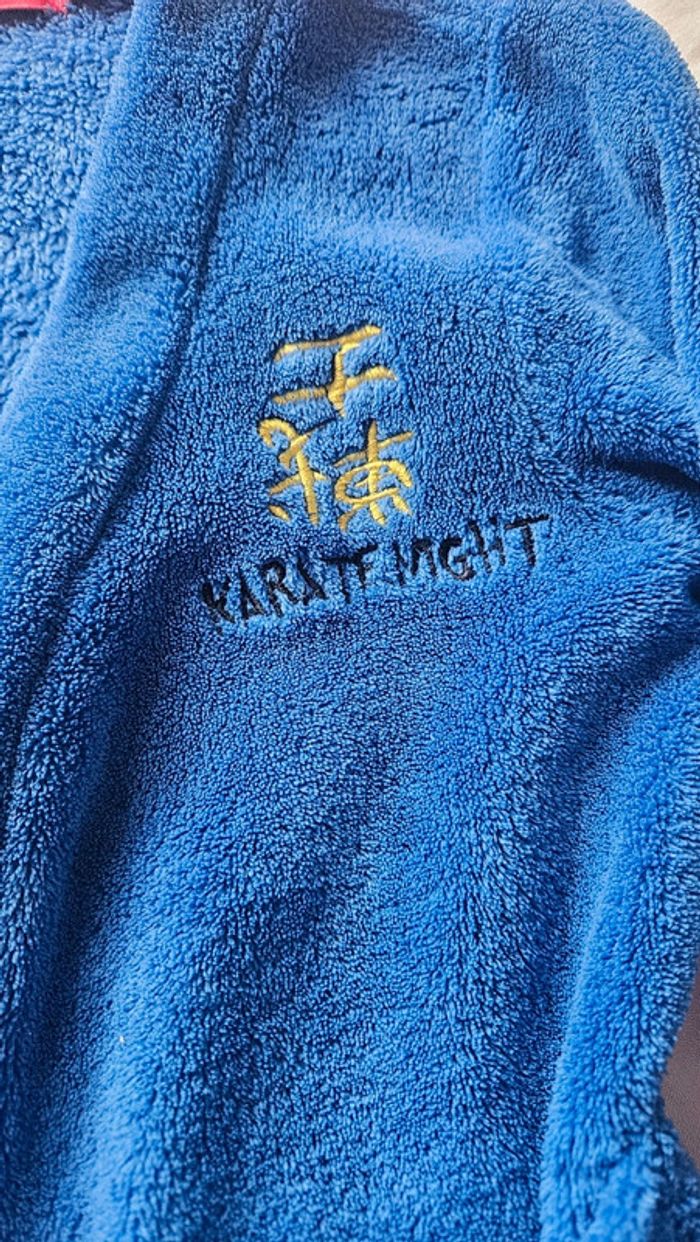 Peignoir bleu garçon Tissaia 4 ans- broderie Karaté Night - photo numéro 2