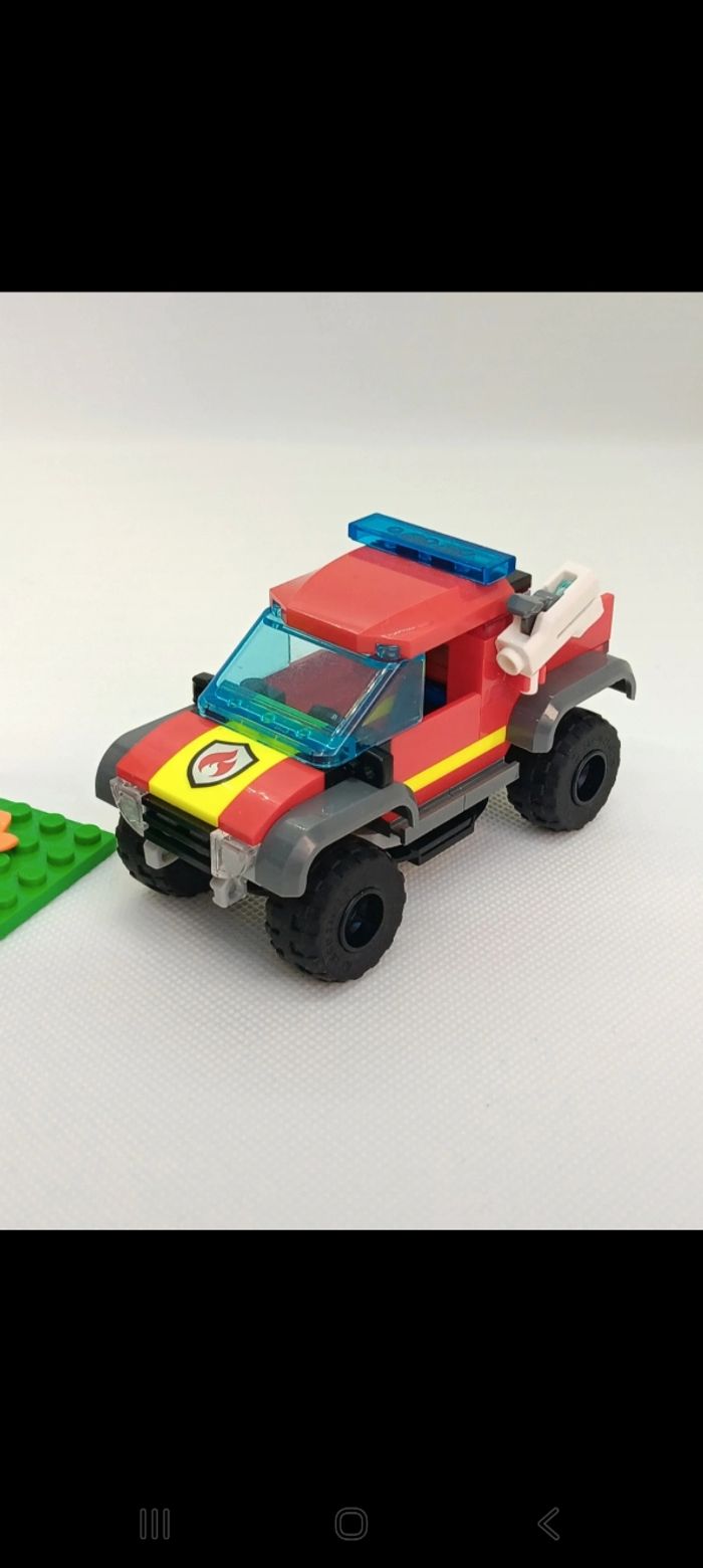 Figurine LEGO City 60393 Sauvetage en Tout-Terrain des Pompiers
Complet - photo numéro 3