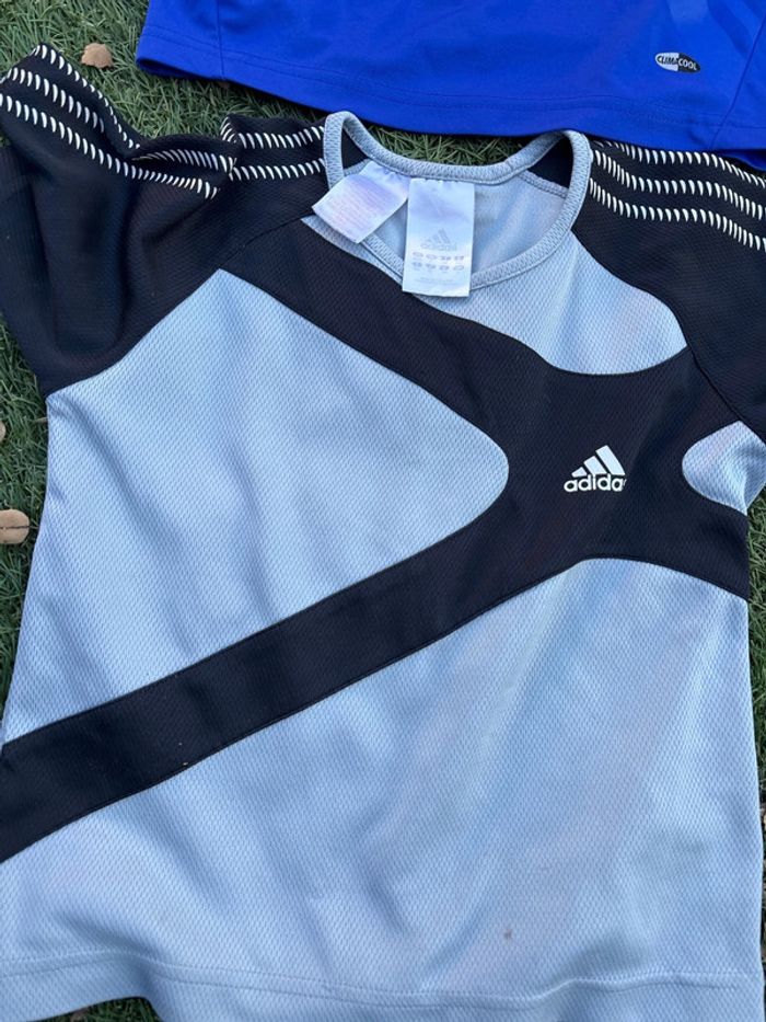 2 tee shirt Adidas en 4 ans - photo numéro 3