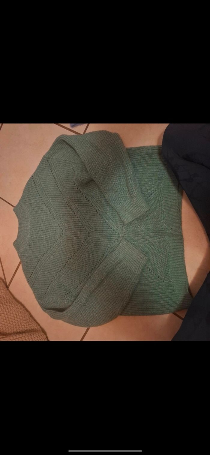 Pull vert ajouré - photo numéro 3