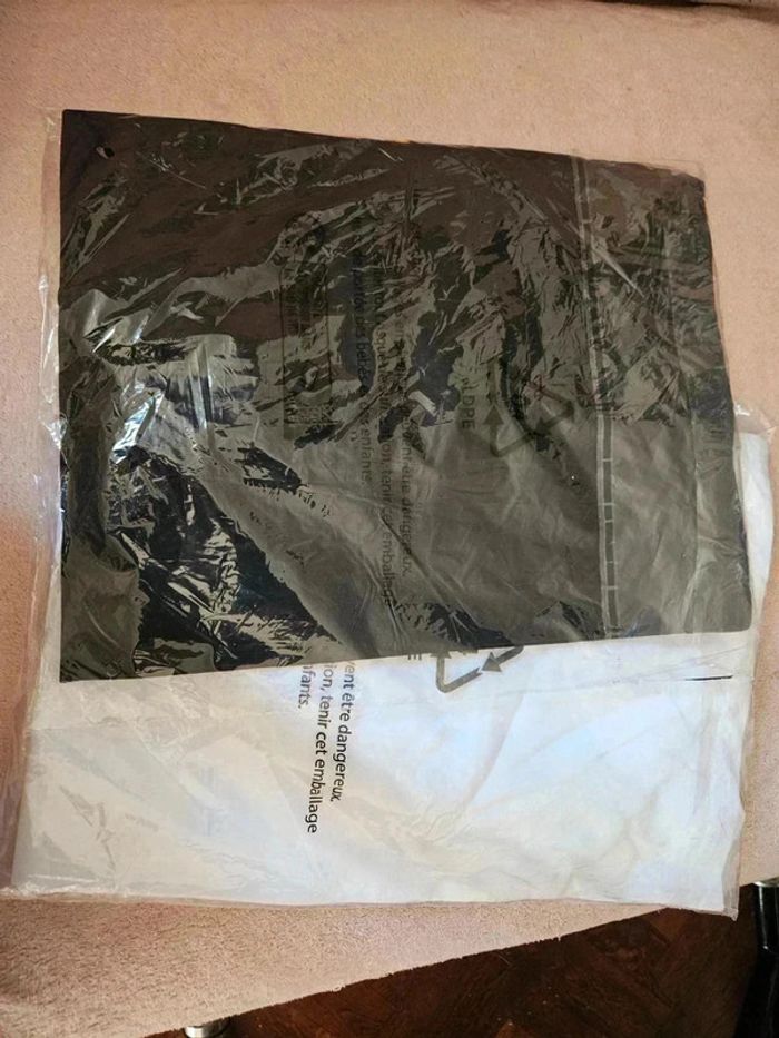 T-shirt Onepiece Taille m lot de 2 - photo numéro 5