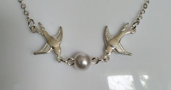 Collier hirondelles perle