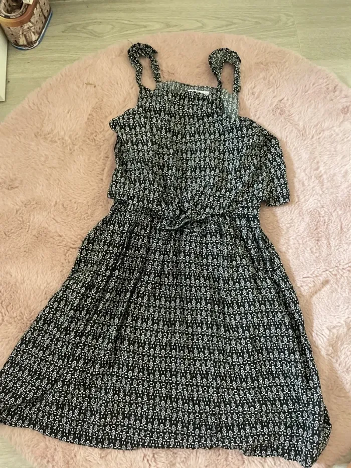 Robe à motifs noire et blanche