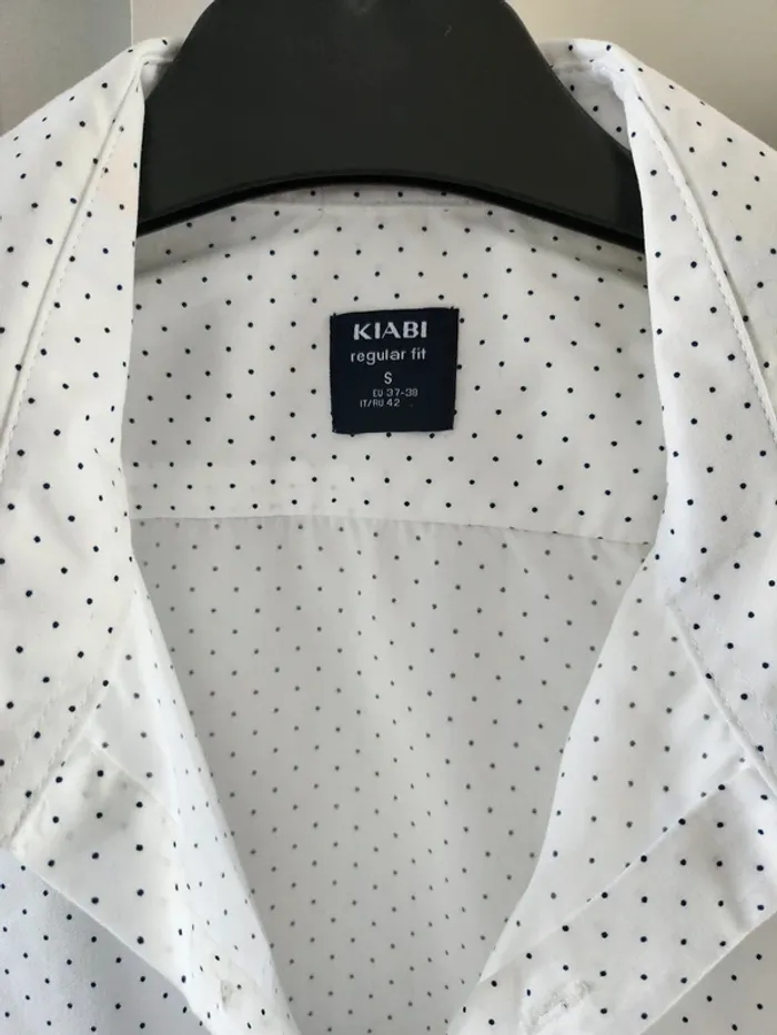 Chemise manches longues blanche a pois noir kiabi neuve taille S - photo numéro 3