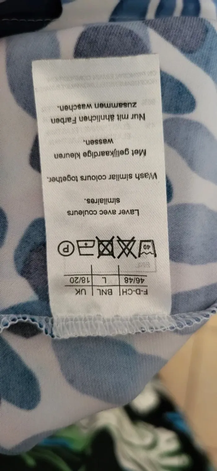 Blouse imprimée abstraite bleu & blanc – taille 46/48 - photo numéro 6
