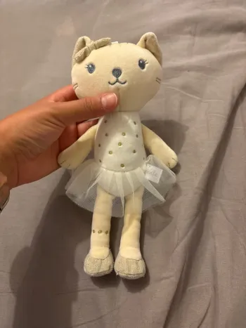 Peluche chat crème