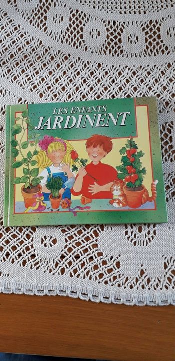 Livre les enfants jardinent
