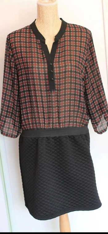 Robe  noire et  bordeaux  – Ici  et maintenant  - 46