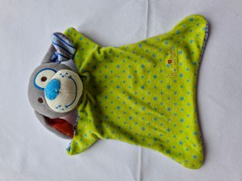 Doudou chien Dès la naissance La Nina Gris Vert Bleu Rouge