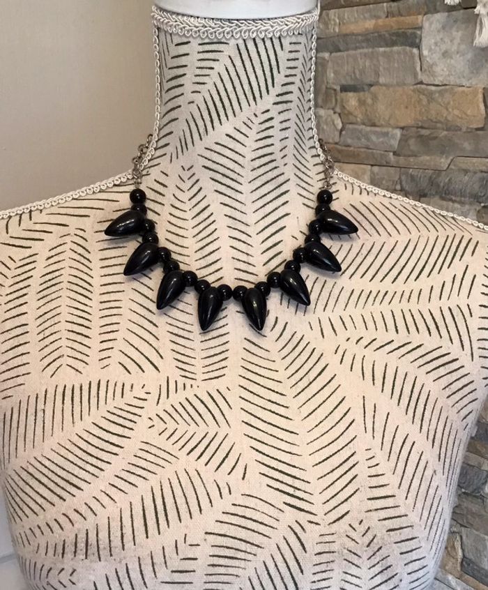 Collier fantaisie argenté et noir