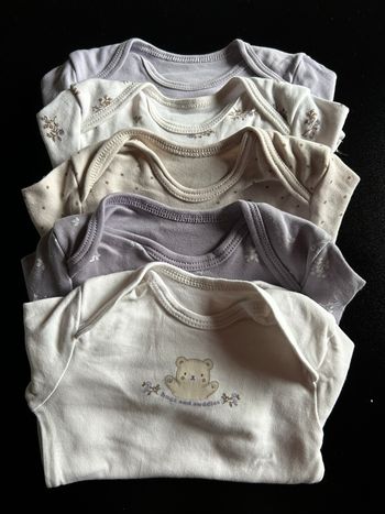Lot 5 body 3/6 mois