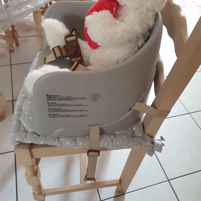 Rehausseur de chaise pour bébé avec toutes les secuites Tigex - photo numéro 5