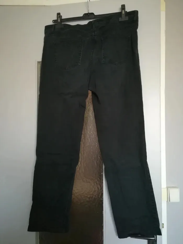 Jean noir taille 46 - photo numéro 2