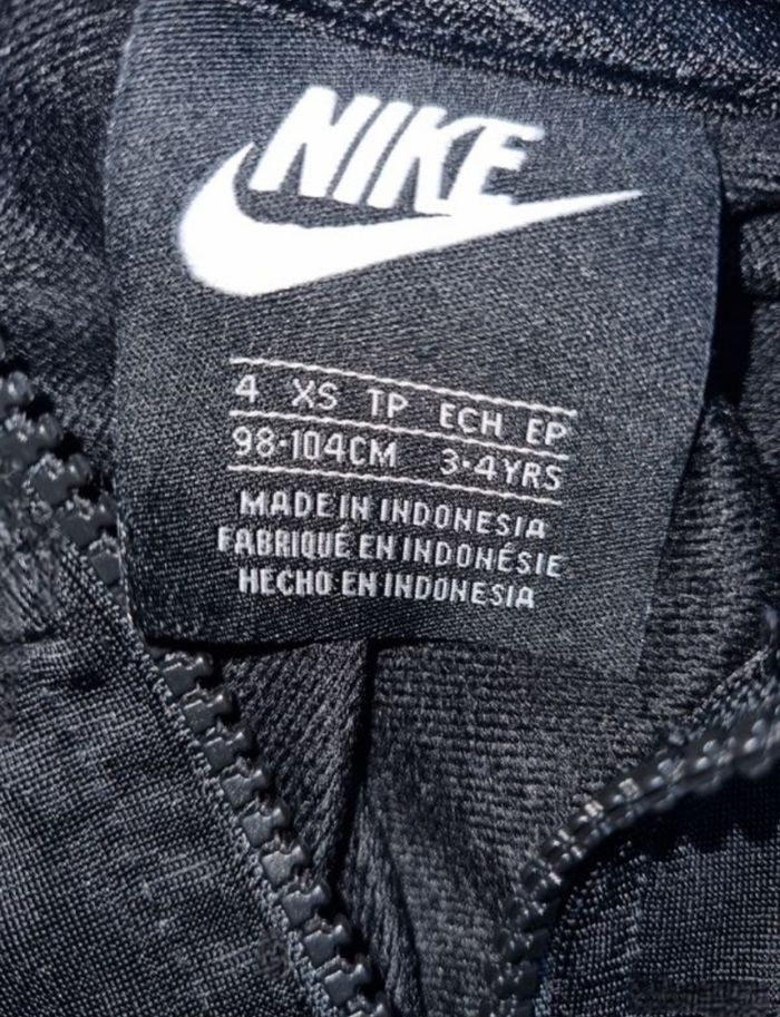 Ensemble de Survetement Nike Noir Rouge Enfant Taille 3-4 ans (98-104cm) Parfait État - photo numéro 4