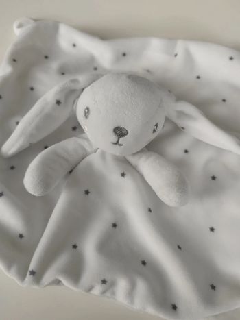 Doudou lapin blanc étoile