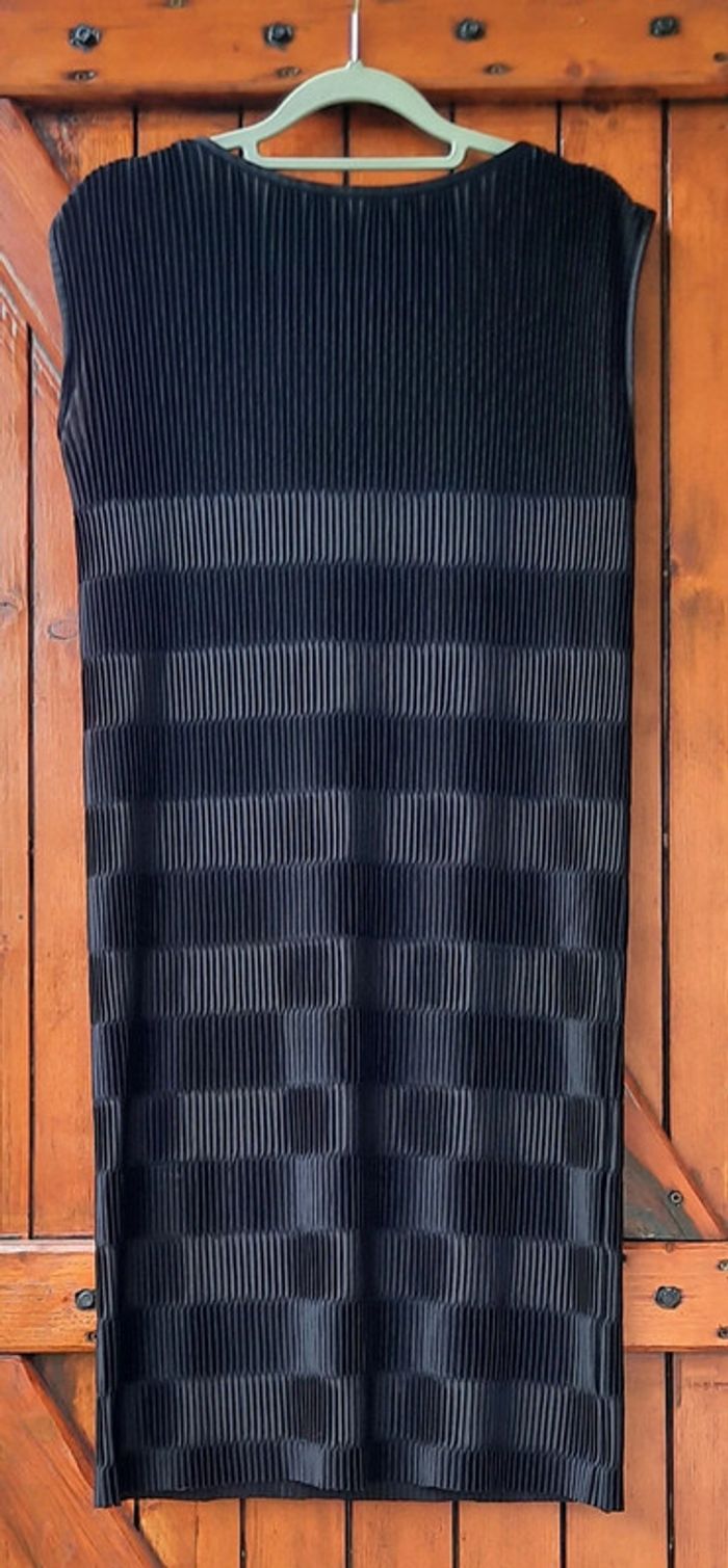 Robe droite noire, taille 40 - photo numéro 3