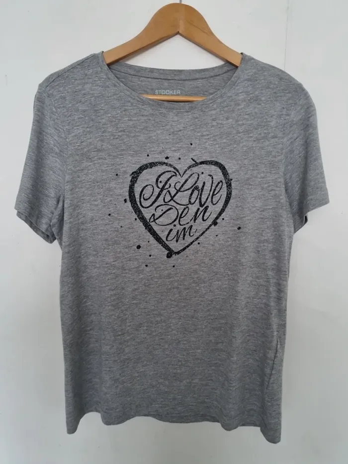 T-shirt stooker