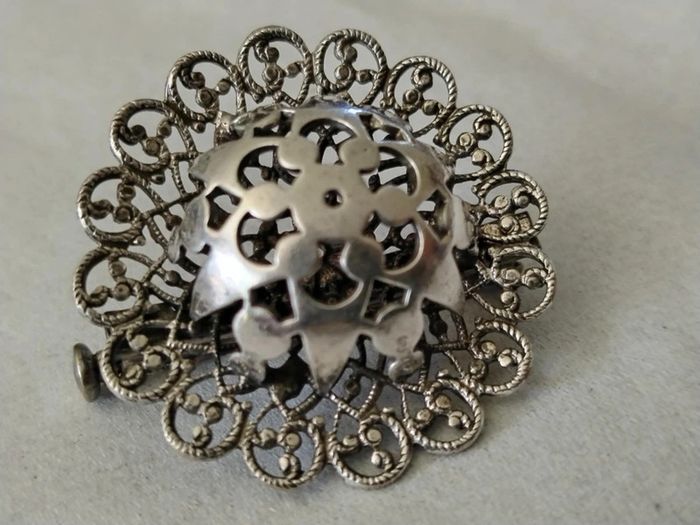 Très ancienne broche argentée. - photo numéro 5