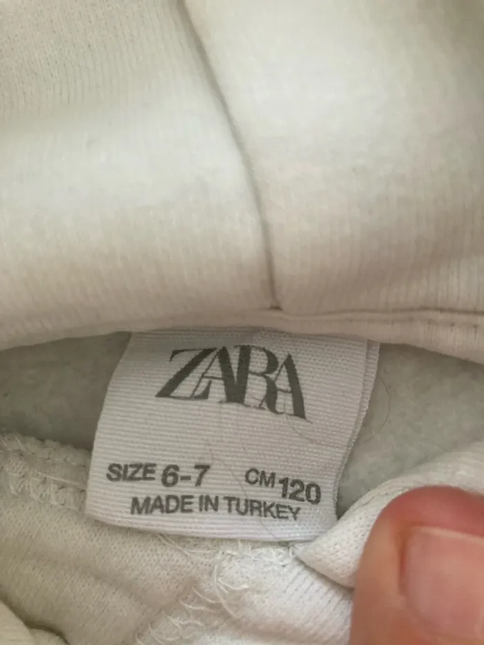 Pull capuche fille Zara 6 ans - photo numéro 2