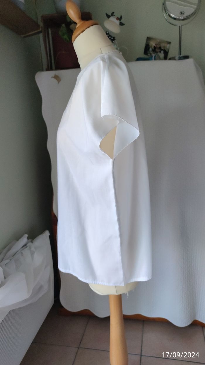 Blouse blanche avec jolie broderie T42/44 - photo numéro 6