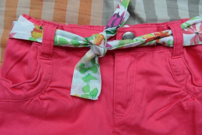 Short + ceinture rose fille, taille 4 ans, NEUF - photo numéro 3
