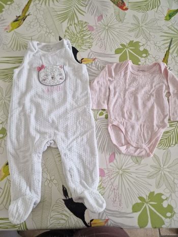 Ensemble combinaison + body taille 12 mois