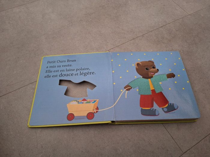 Livre Petit ours brun touche à tout - photo numéro 4