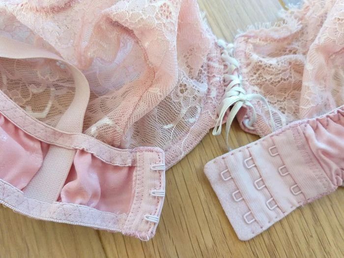 Soutien-gorge en 90D - photo numéro 4