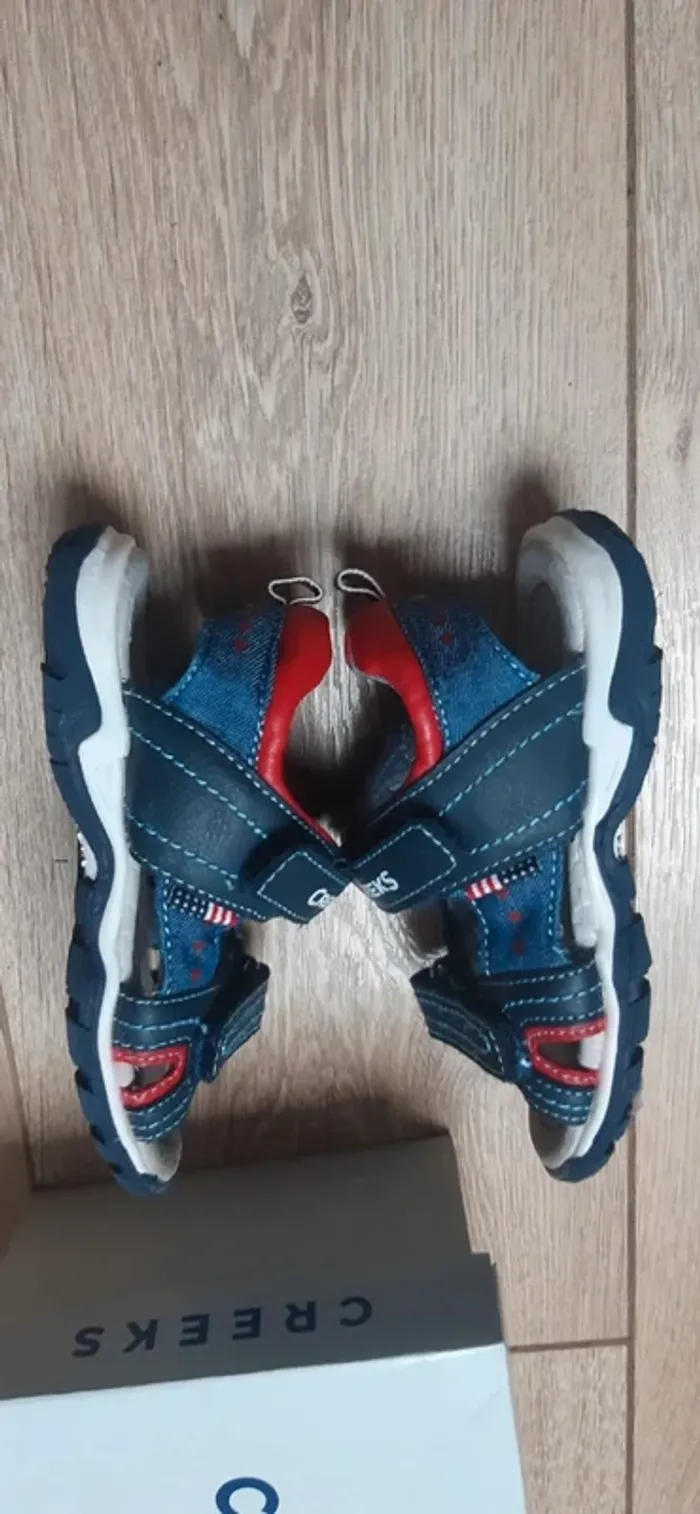 Chaussures sandales / nu-pieds creeks pointure 26 en très bon état - photo numéro 4