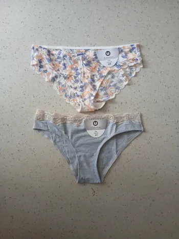 Lot de 2 slips taille 40