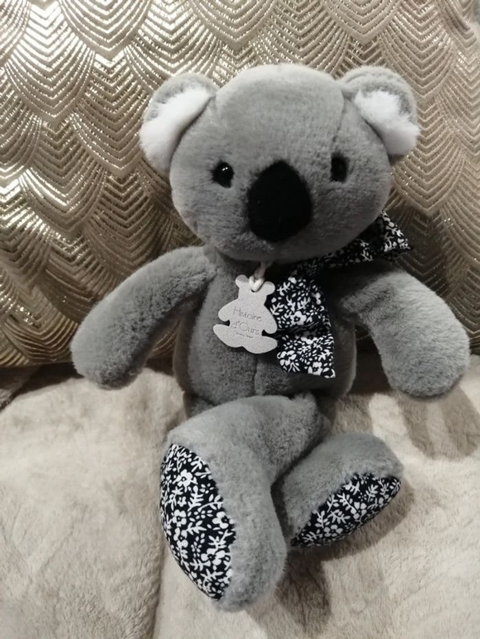 Doudou peluche koala gris et fleuri 27 cm - copains câlins - Histoire d'ours
