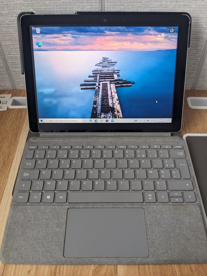 Tablette / pc microsoft surface, idéal pour étudiant + clavier rétro-éclairé + stylet, comme neuf - photo numéro 2