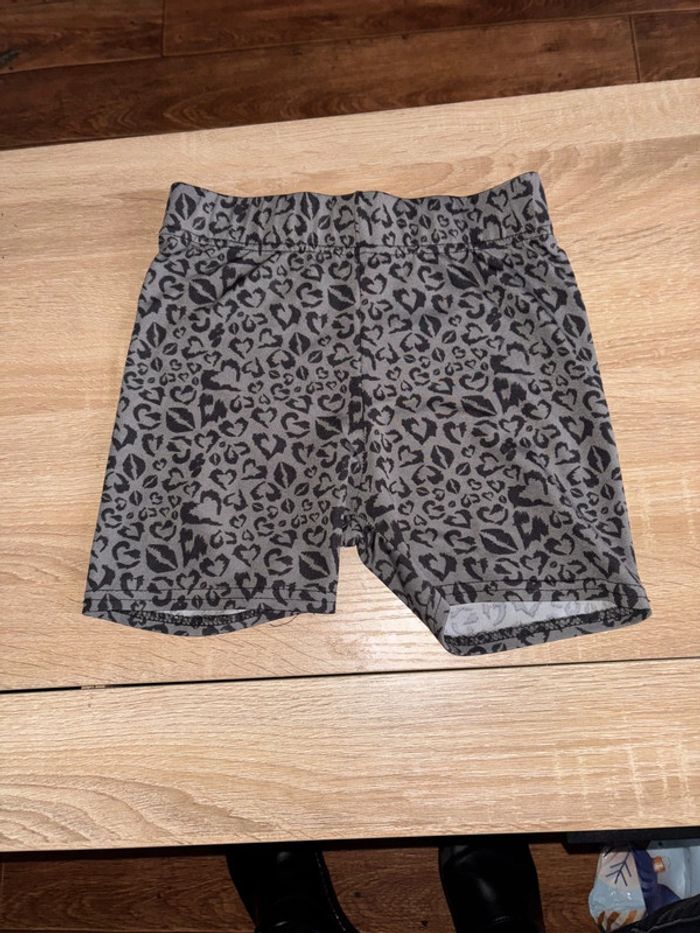 Short fille
