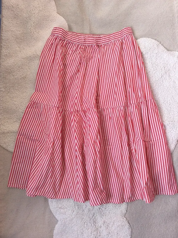 🌸 Jupe Monki – Rayures verticales rouge rosé & blanc – Taille M