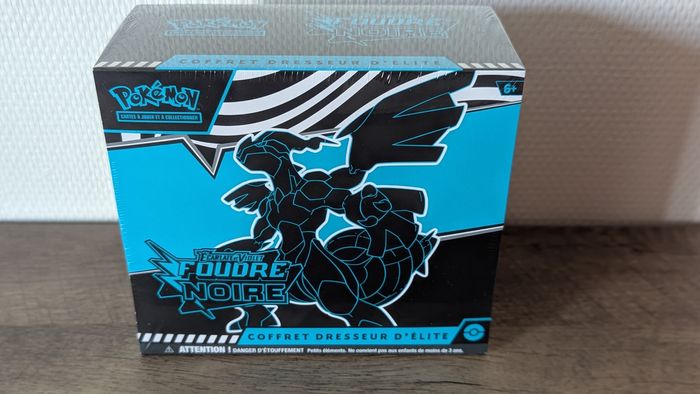 Carte Pokémon " ETB EV10.5 - Foudre Noire"