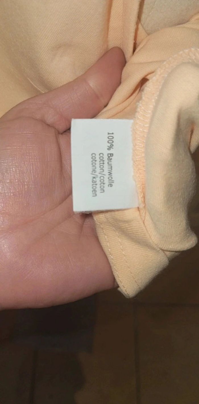 Tee-shirt beige sans manches – Simplicité et confort - photo numéro 6