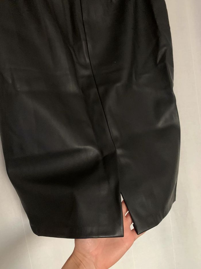 Très belle Jupe en simili cuir noir Vintage - photo numéro 4